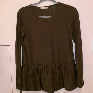 Green Long sleeve shirt with ruffle bottom S